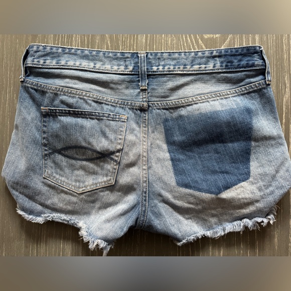 Abercrombie & Fitch Jean Shorts. Size 10. - Picture 2 of 3
